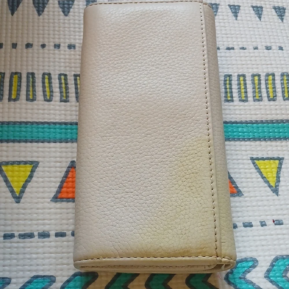 Michael Kors Wallet with Gold Logo - Picture 16 of 16